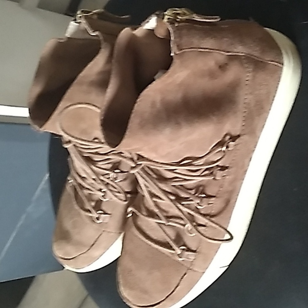Sudini size 9 suede booties with back zipper.  Tan
